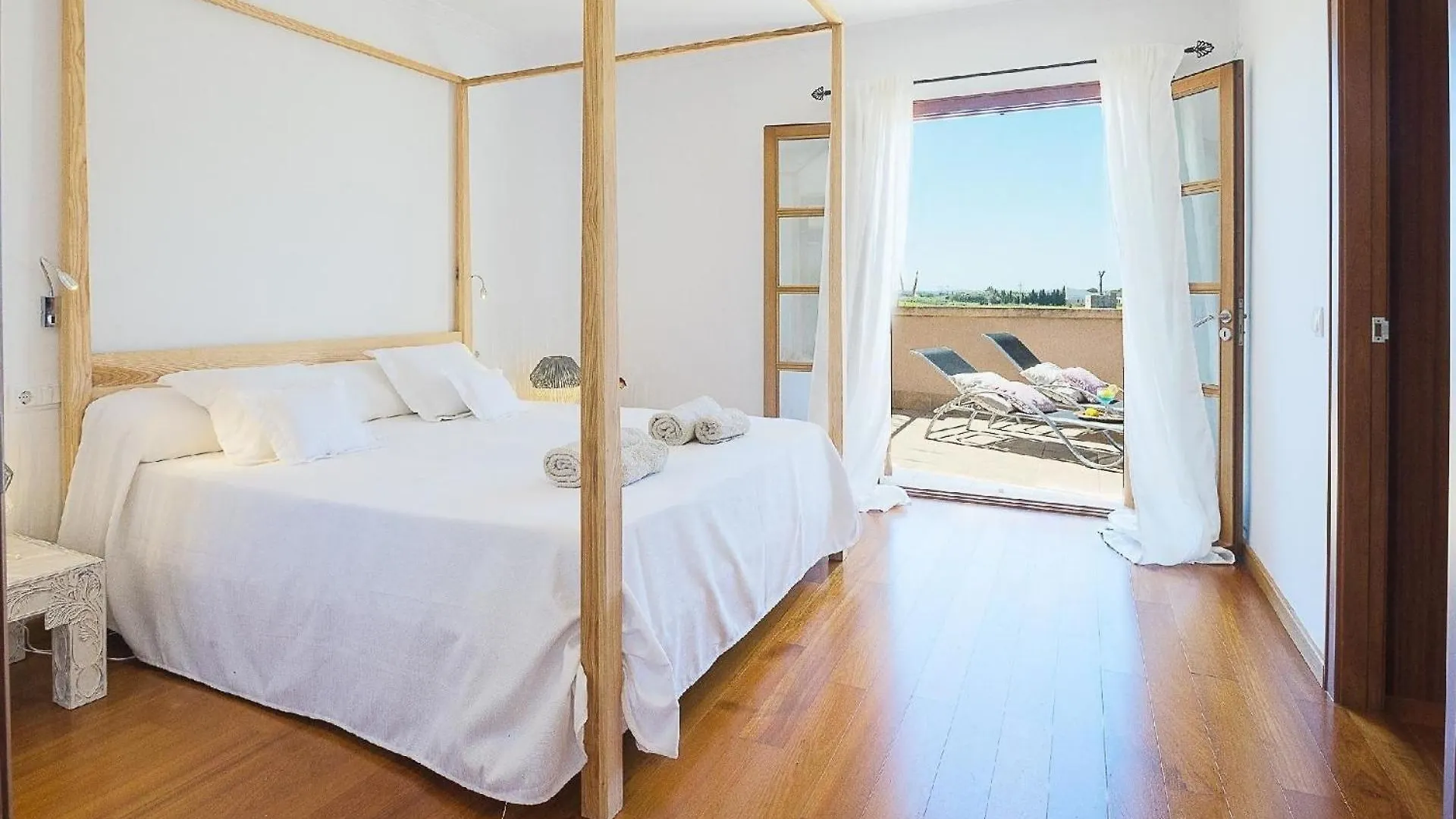 Luxurioese Finca Auf Zwei Etagen Mit Garten Sowie Pool Und Whirlpool Campos  0*, Campos (Mallorca)