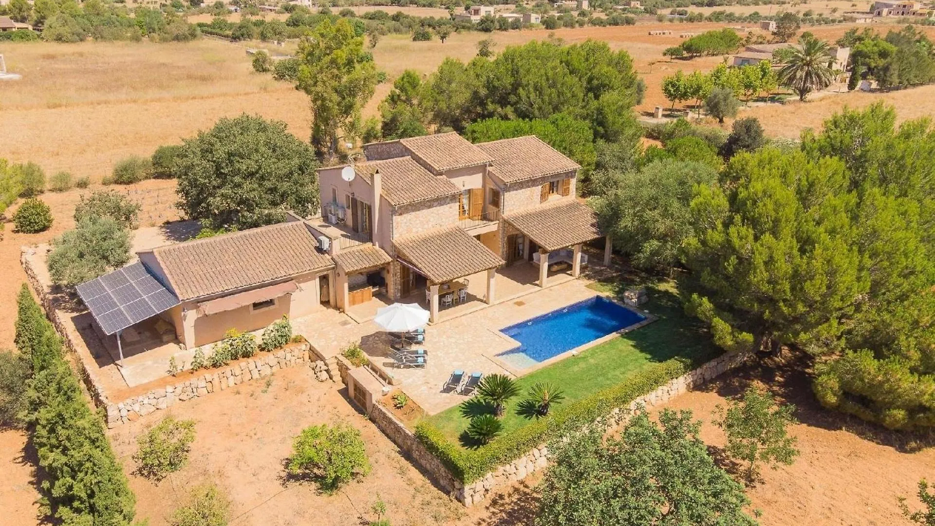 Holiday home Luxurioese Finca Auf Zwei Etagen Mit Garten Sowie Pool Und Whirlpool Campos  Spain