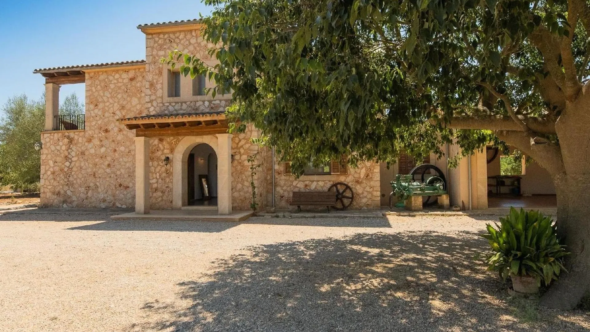 Luxurioese Finca Auf Zwei Etagen Mit Garten Sowie Pool Und Whirlpool Campos  Campos (Mallorca)