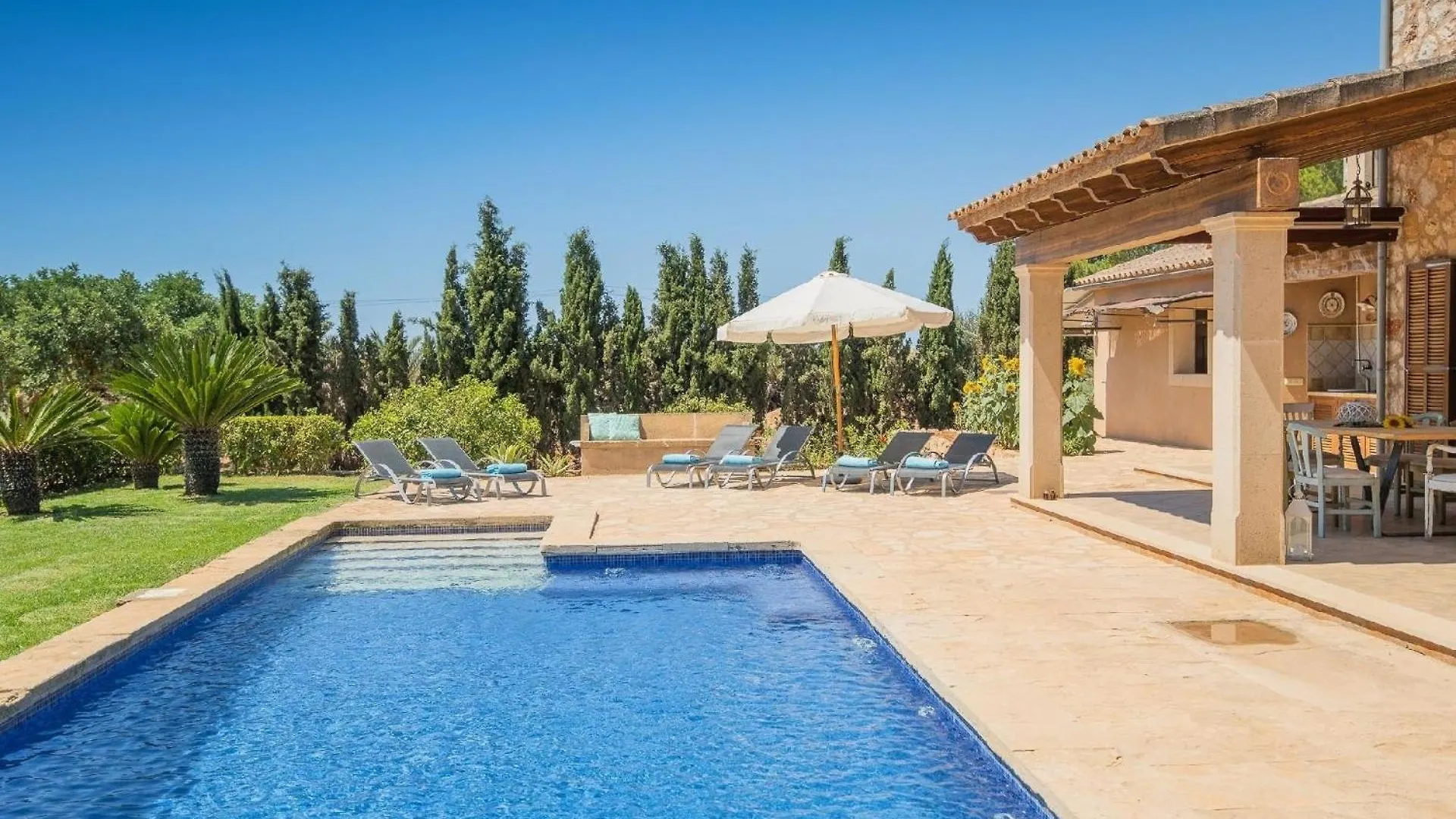 Holiday home Luxurioese Finca Auf Zwei Etagen Mit Garten Sowie Pool Und Whirlpool Campos  Spain