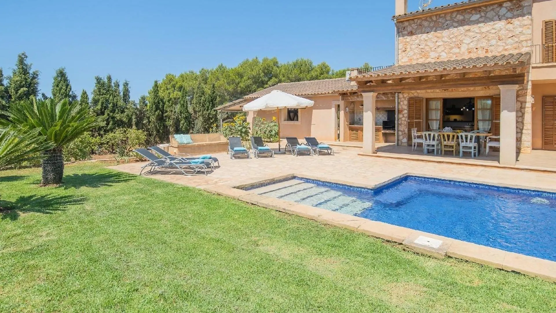 Luxurioese Finca Auf Zwei Etagen Mit Garten Sowie Pool Und Whirlpool Campos  0*, Campos (Mallorca)